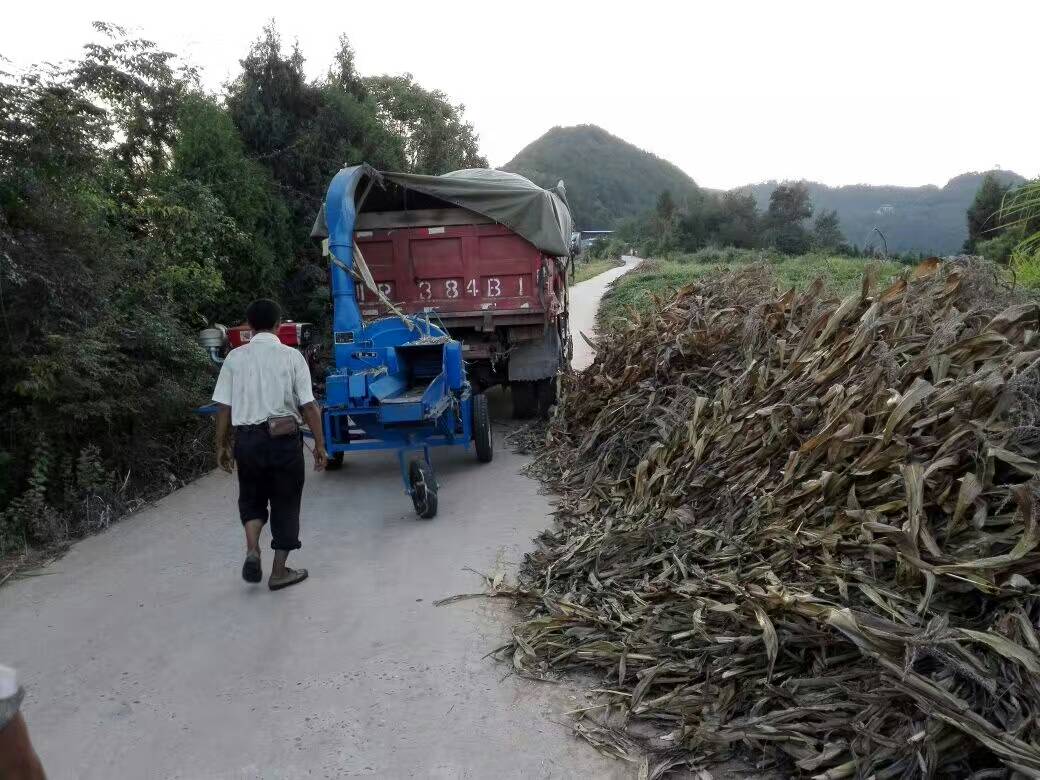 大型鍘草粉碎機多少錢一臺？秸稈鍘草機多少錢一臺？