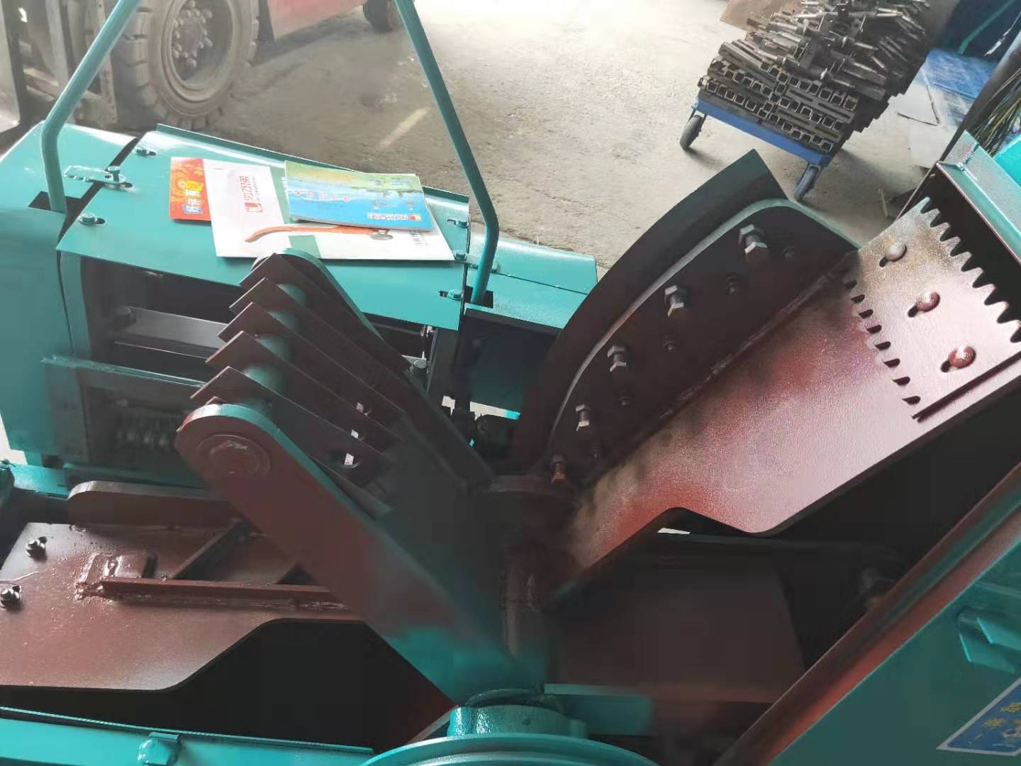 大型鍘草機在冬天使用需要注意什么？10噸鍘草機需要注意什么？
